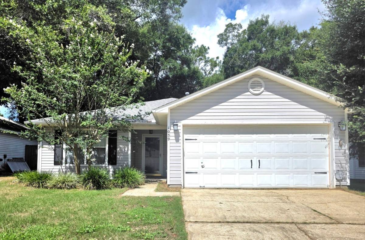 House for rent at 1059 Simpson St, Pensacola, FL 32526