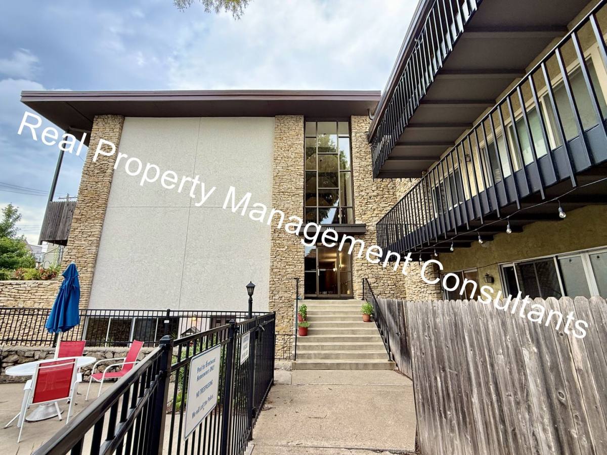 Condo for rent at 4511 Headwood Dr #6, Kansas City, MO 64111