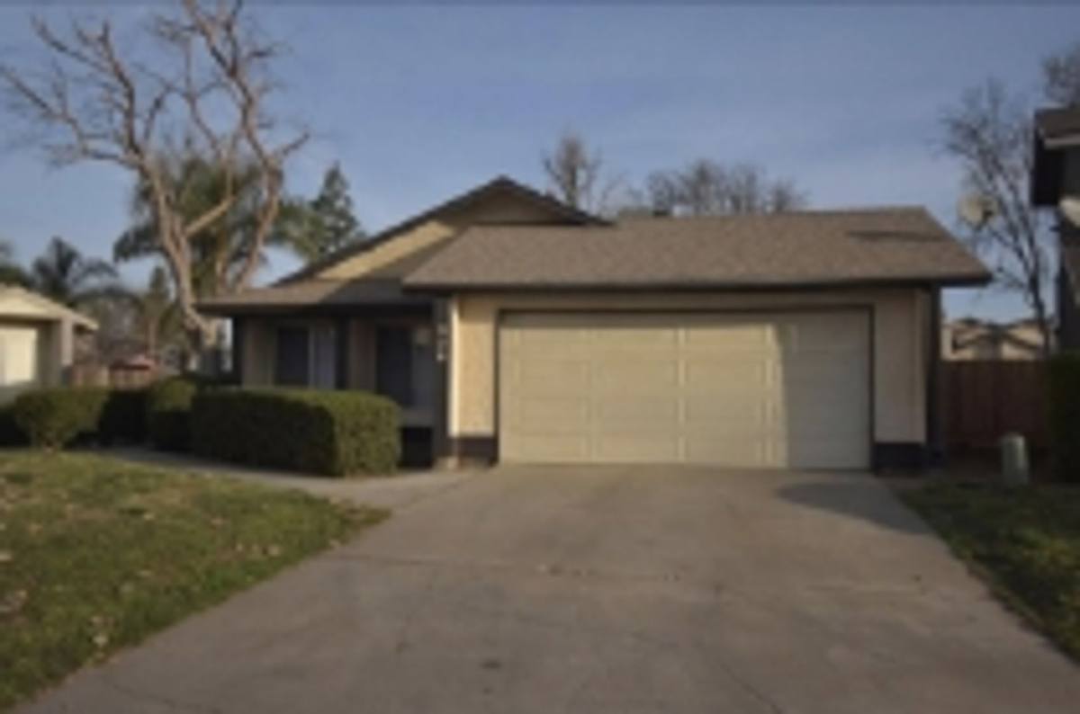 House for rent at 926 E Backbock Ave, Visalia, CA 93292