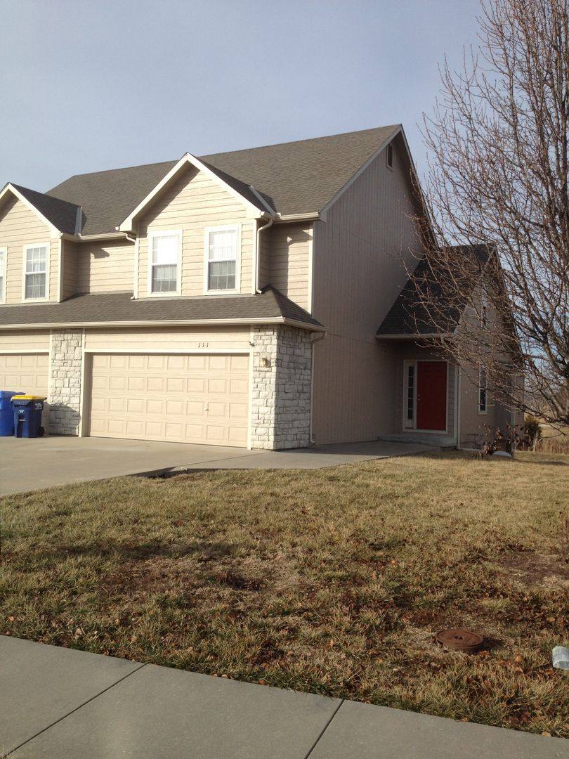 Townhouse for rent at 101-241 E 12th St, Tonganoxie, KS 66086