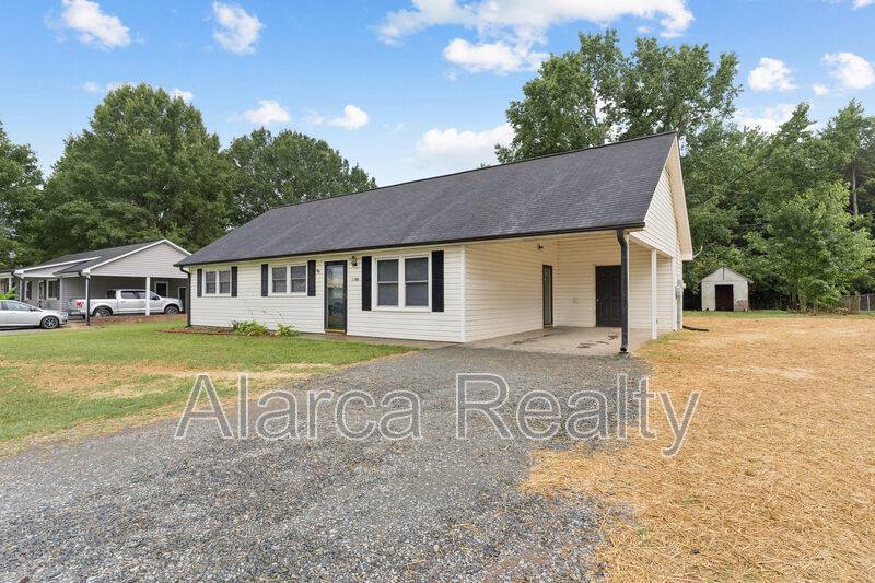 House for rent at 2200 Salisbury Highway, Statesville, NC 28677