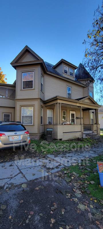 Apartment for rent at 75 Loomis St #3, Burlington, VT 05401