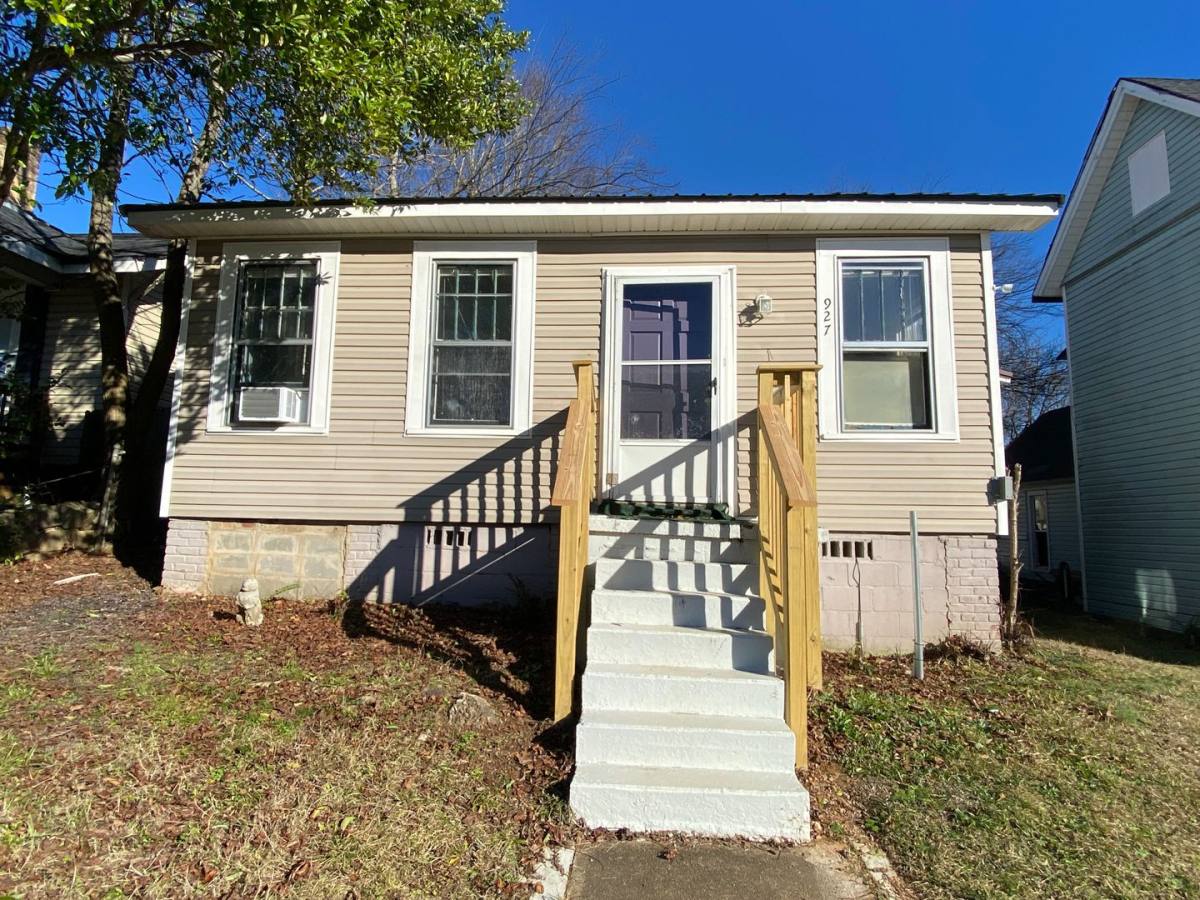 House for rent at 927 Highland Ave, Anniston, AL 36207