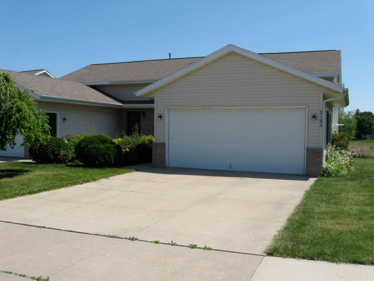Apartment for rent at 2102-2104 Green Valley Dr, Janesville, WI 53546