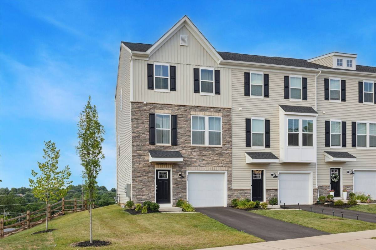 Townhouse for rent at 831 Pecan Rd, Spring City, PA 19475