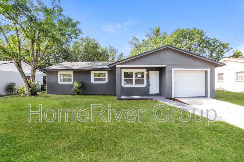 House for rent at 14 W Hammon Dr, Apopka, FL 32703
