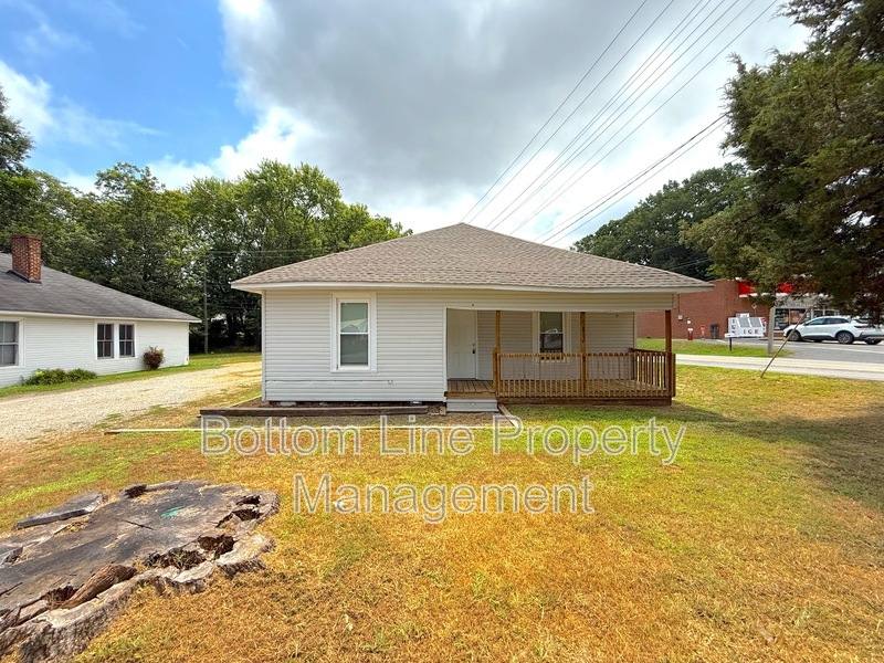 House for rent at 863 Old Charlotte Rd SW, Concord, NC 28027