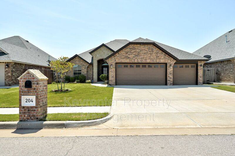 House for rent at 204 SW 167th St, Oklahoma City, OK 73170