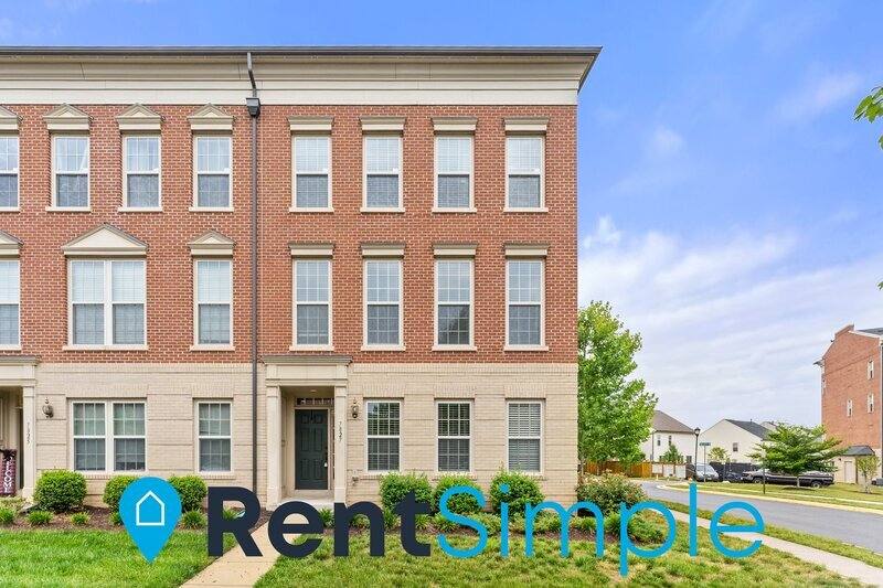 Townhouse for rent at 7827 Crescent Park Dr, Gainesville, VA 20155