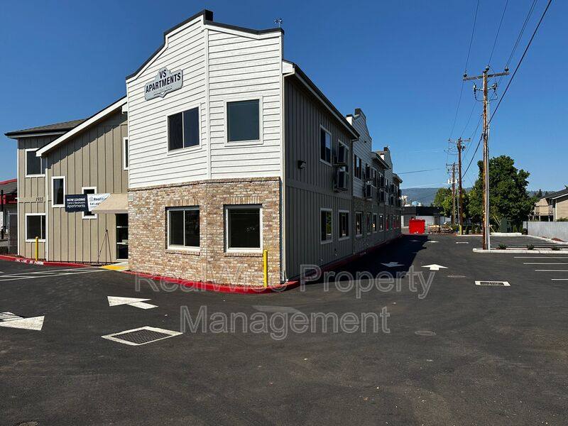 Apartment for rent at 1935 Table Rock Rd #4, Medford, OR 97501