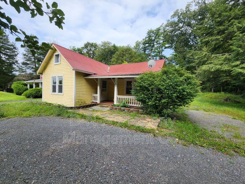 House for rent at 2427 Route 390, Canadensis, PA 18325