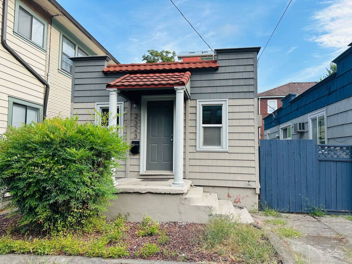 Apartment for rent at 2323-2337 SE Hawthorne Blvd, Portland, OR 97214