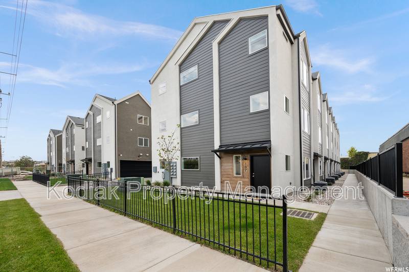 Townhouse for rent at 765 N 400 W #202, Salt Lake City, UT 84103