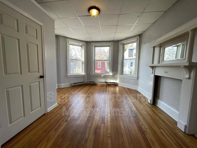 Apartment for rent at 238 Summit Ave #5, Hagerstown, MD 21740