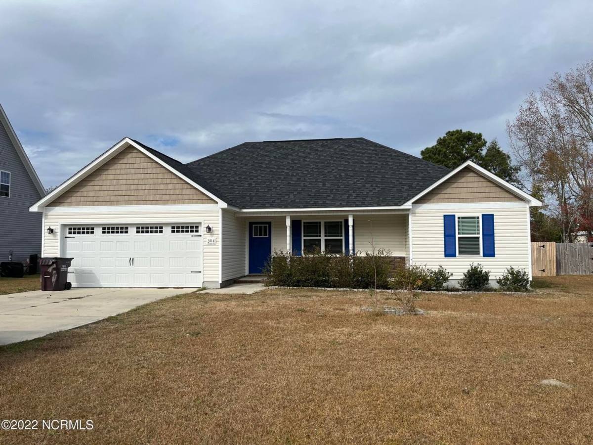 House for rent at 304 Vintage Court, Hubert, NC 28539