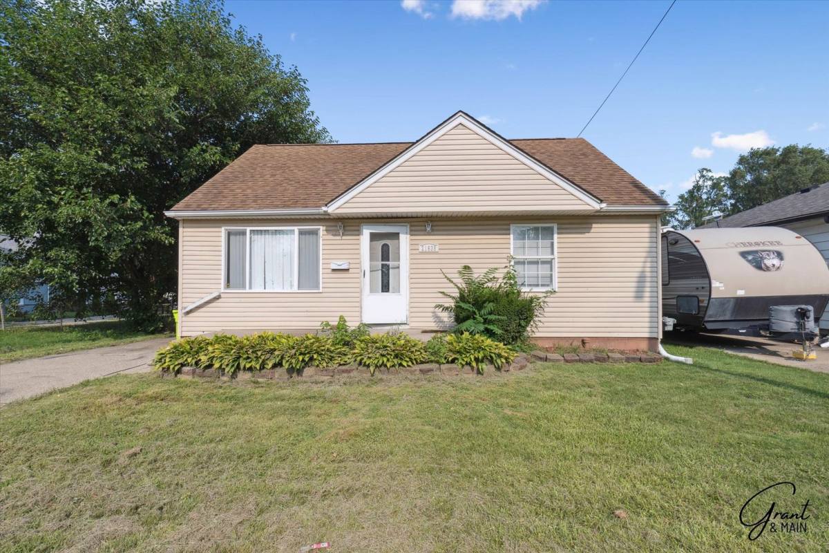 House for rent at 21938 Birchwood Ave, Eastpointe, MI 48021