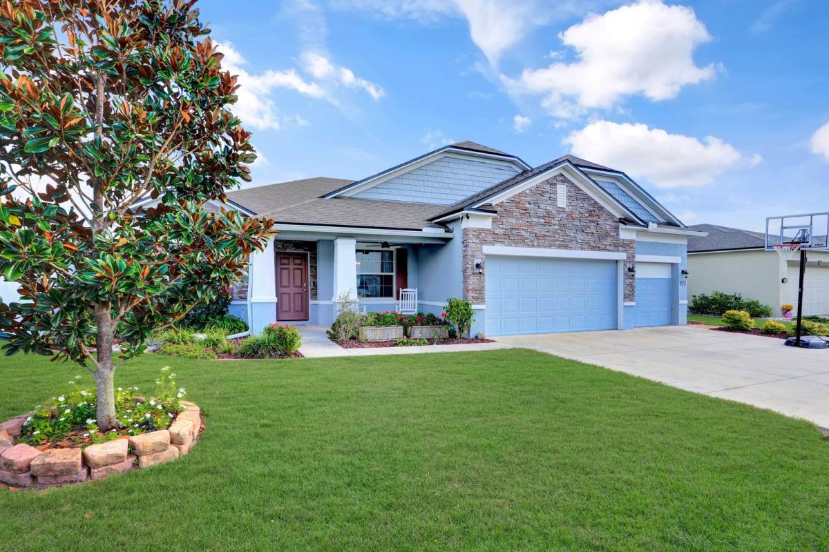House for rent at 923 NW 253rd Dr, Newberry, FL 32669