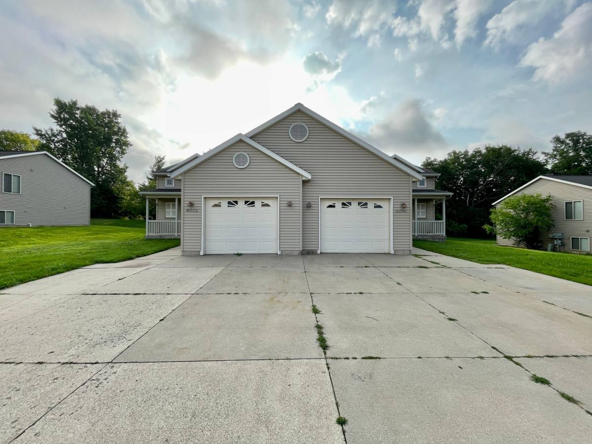 Apartment for rent at 4512-4514 Stauffer Ave SE, Grand Rapids, MI 49508