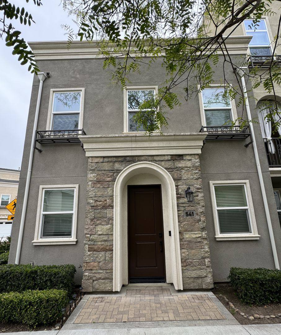 Townhouse for rent at 541 Winchester Dr, Oxnard, CA 93036