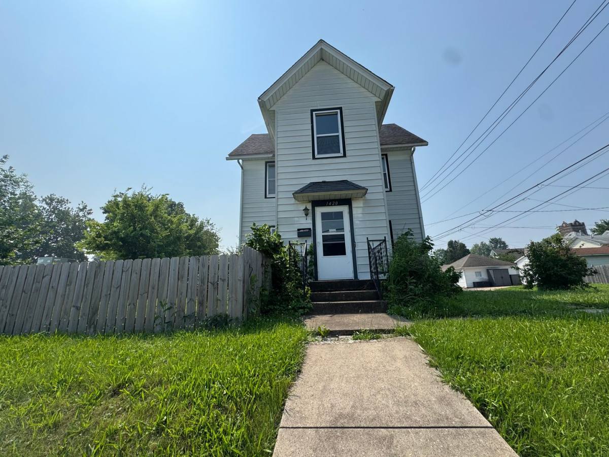1420 13th Ave, Moline, IL 61265