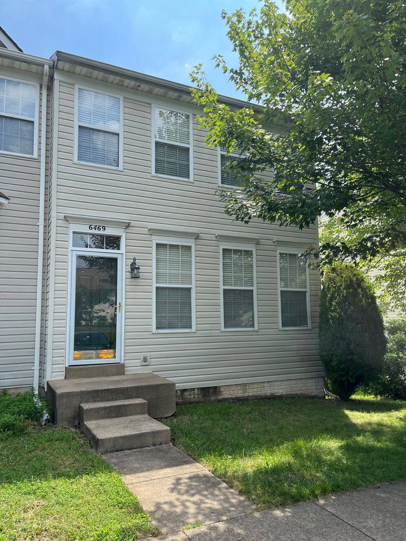 Townhouse for rent at 6469 McCoy Rd, Centreville, VA 20121