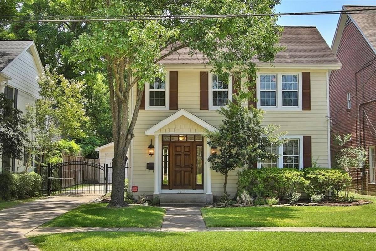 House for rent at 3913 University Blvd, Houston, TX 77005