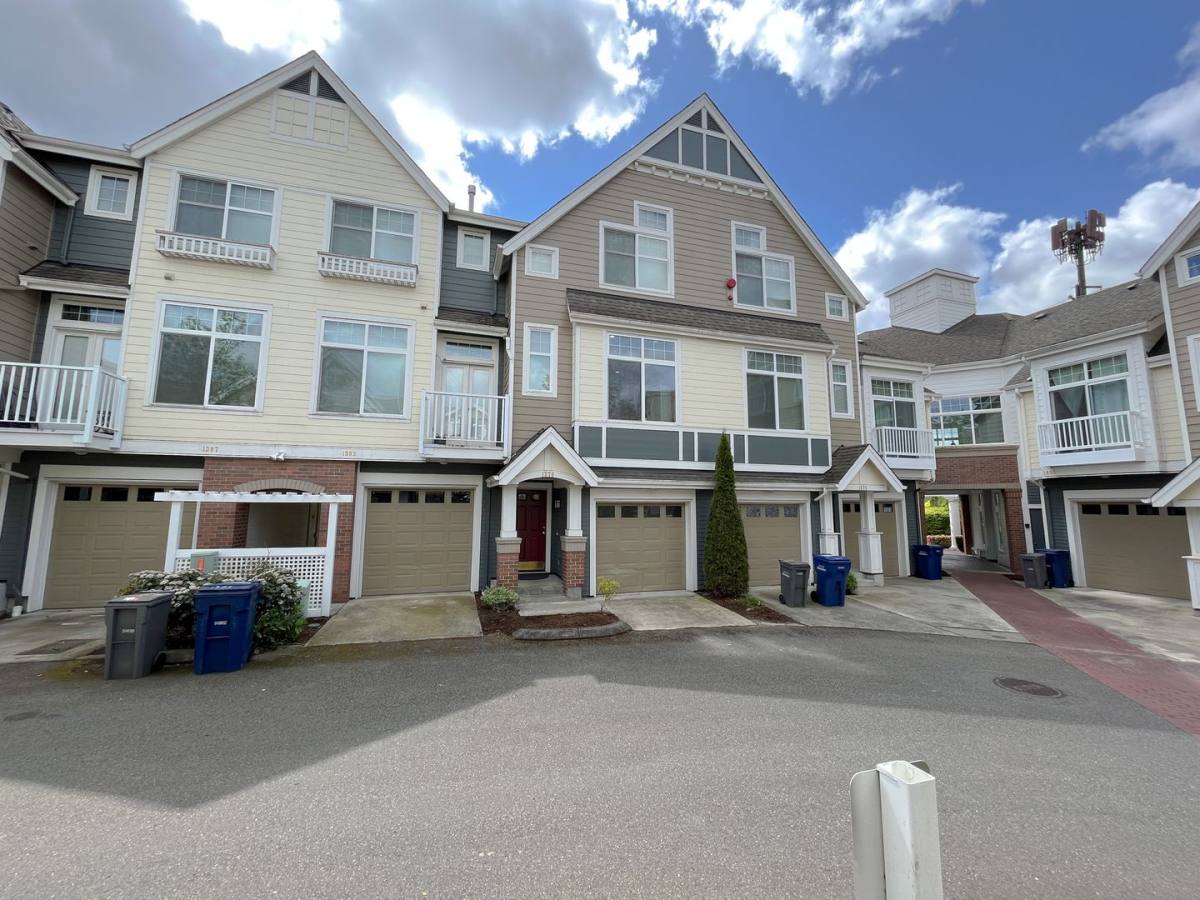 Townhouse for rent at 1379 Huckleberry Circle, Issaquah, WA 98029