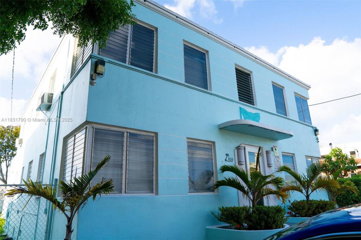 Apartment for rent at 855 SW 7th St, Miami, FL 33130