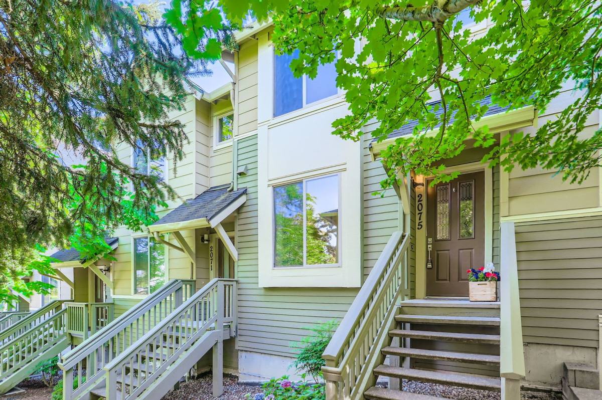 Townhouse for rent at 2075 NW Boulder Way Dr, Issaquah, WA 98027