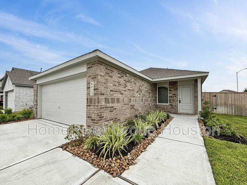 House for rent at 6023 Standpiper Lp, Baytown, TX 77521