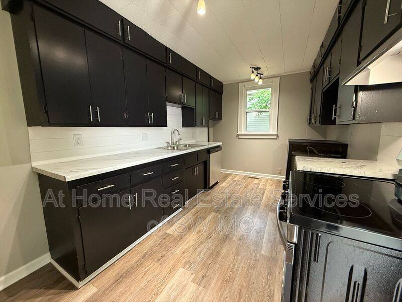 House for rent at 722 S Market Ave, Springfield, MO 65806