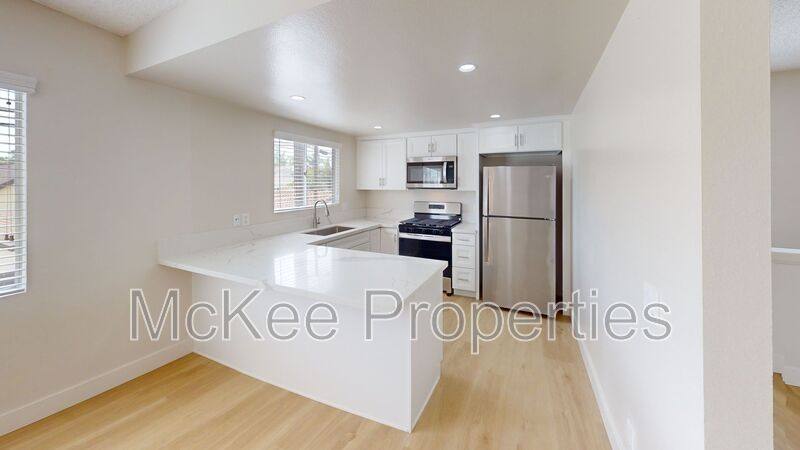 Apartment for rent at 917 C Ave, Coronado, CA 92118