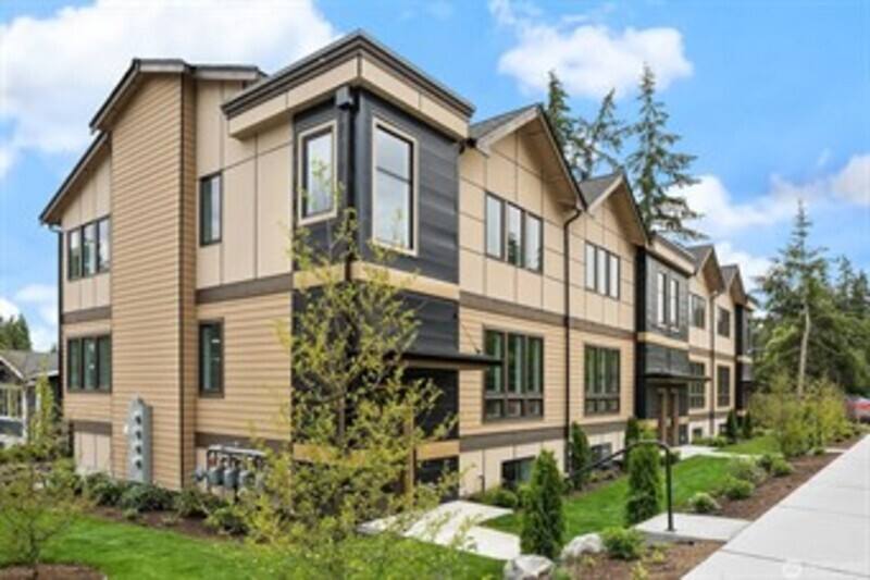 Townhouse for rent at 7528 215th St SW #101, Edmonds, WA 98026