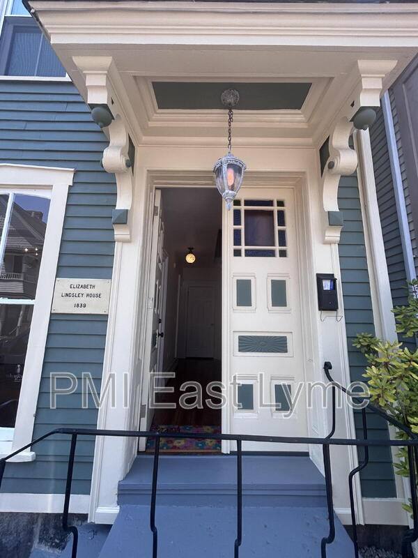 House for rent at 32 Starr St, New London, CT 06320