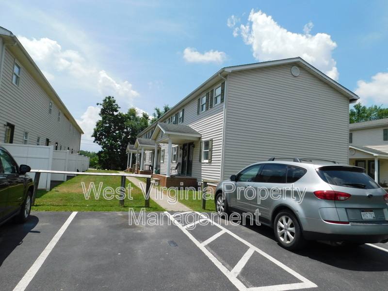 Townhouse for rent at 581 Prosperity Rd #211, Mount Hope, WV 25880