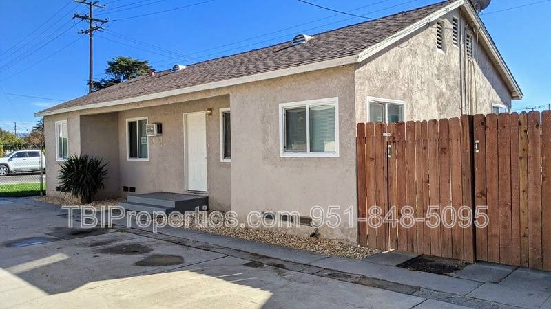 Townhouse for rent at 1602 N H St, San Bernardino, CA 92405