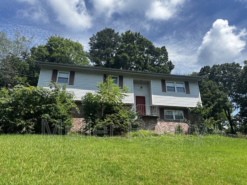 House for rent at 1923 Ridgecrest Dr, Knoxville, TN 37918