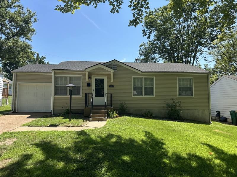 House for rent at 10110 Tappan Dr, Saint Louis, MO 63137