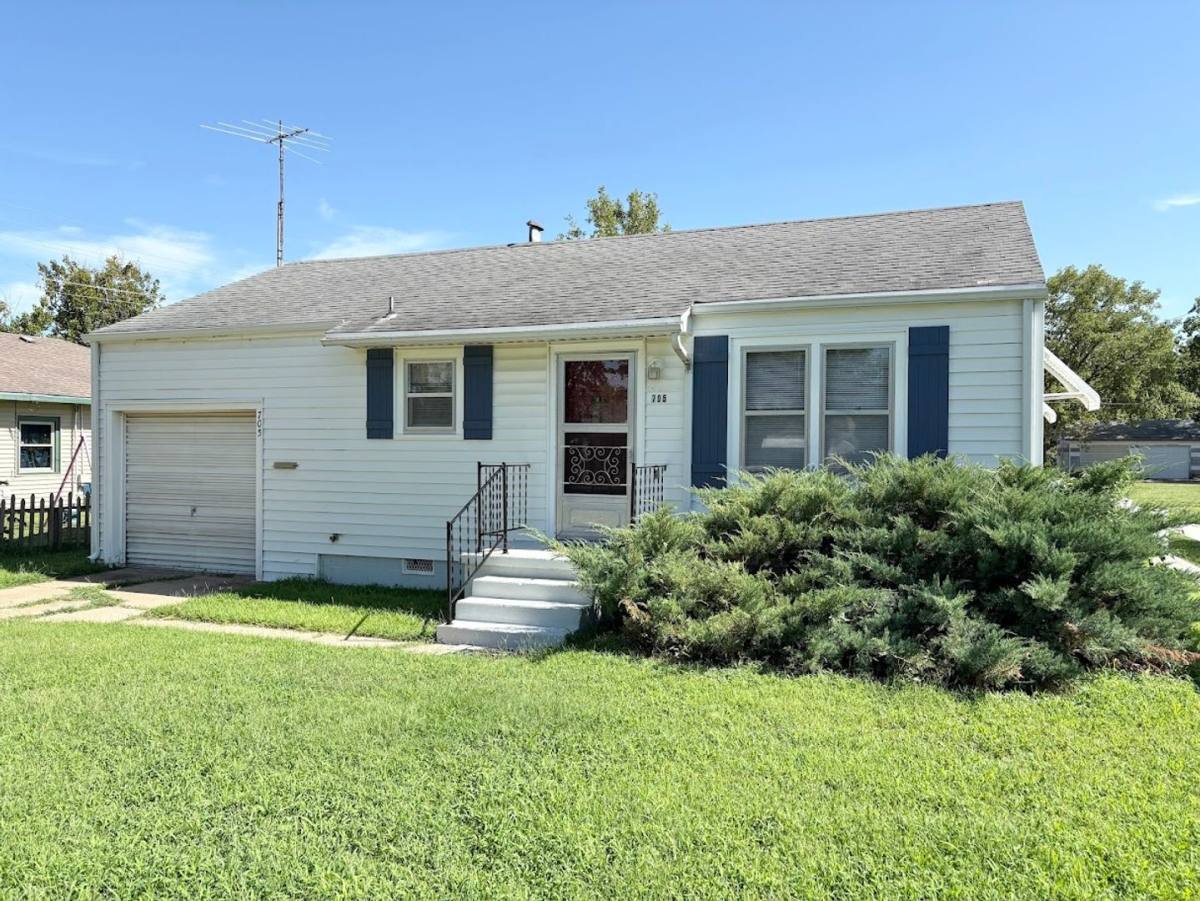 House for rent at 705 W 18th, Hutchinson, KS 67502