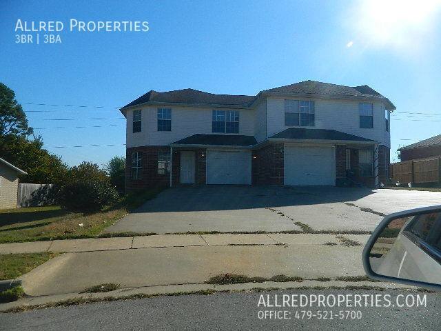 Townhouse for rent at 2486 N Jeremiah Place, Fayetteville, AR 72704