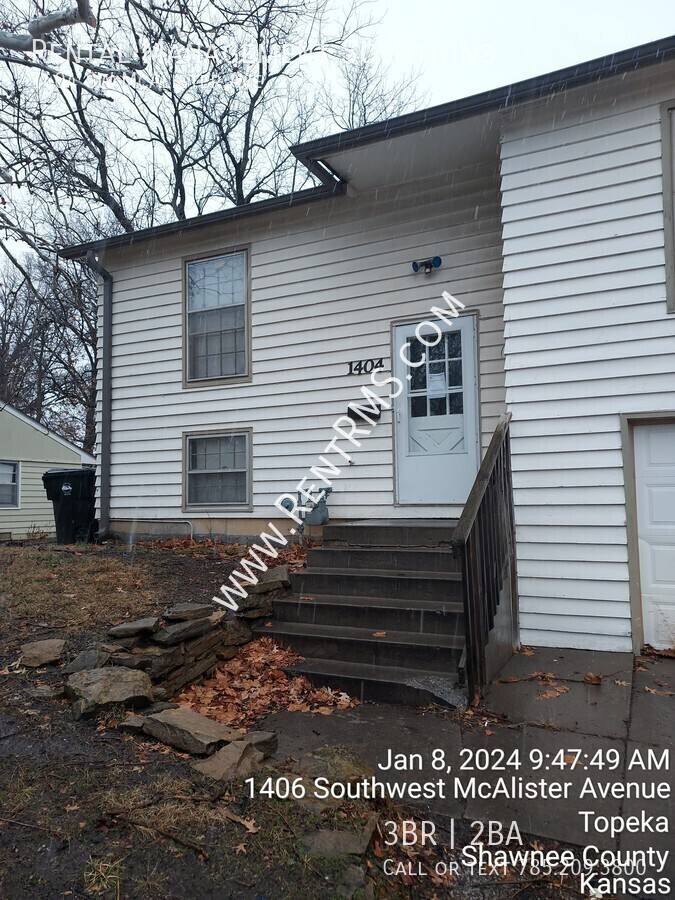 Townhouse for rent at 1404 SW McAlister Ave, Topeka, KS 66604