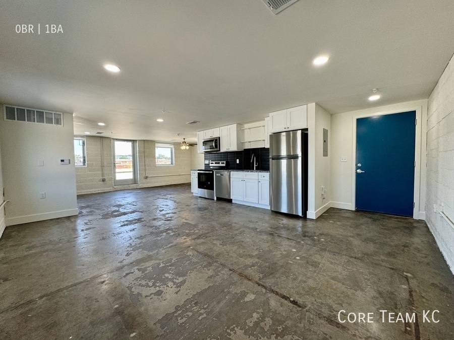 Apartment for rent at 3100 Gillham Plaza #304, Kansas City, MO 64109