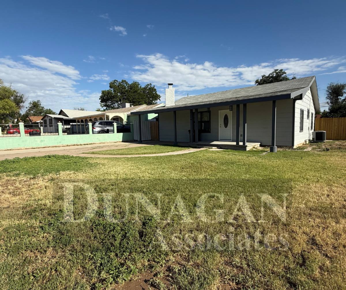 House for rent at 2314 Ave B, Carlsbad, NM 88220
