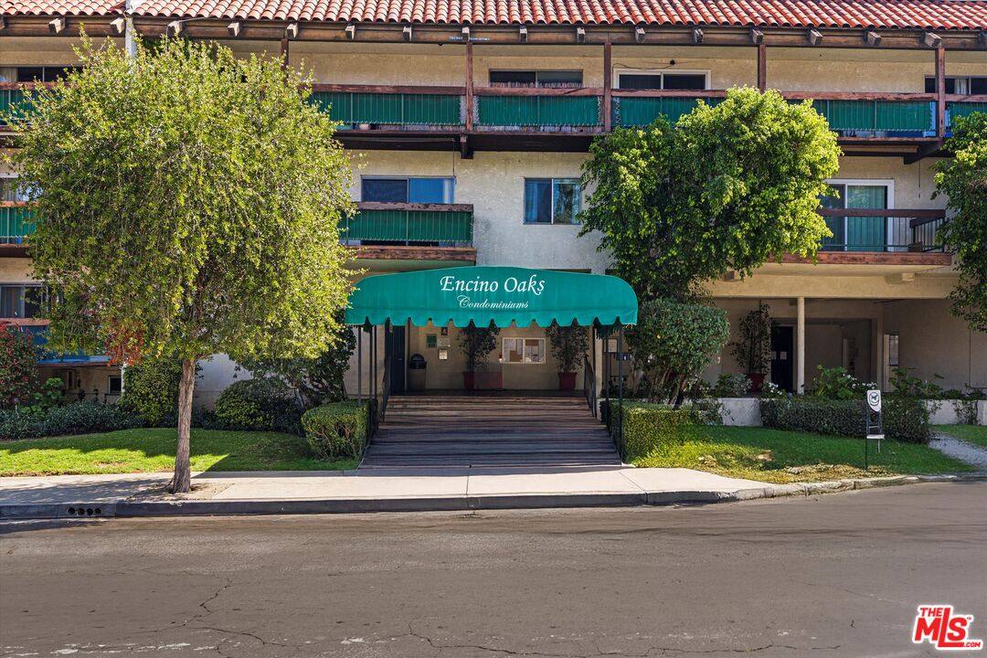 Condo for rent at 5460 White Oak Ave #A105, Encino, CA 91316