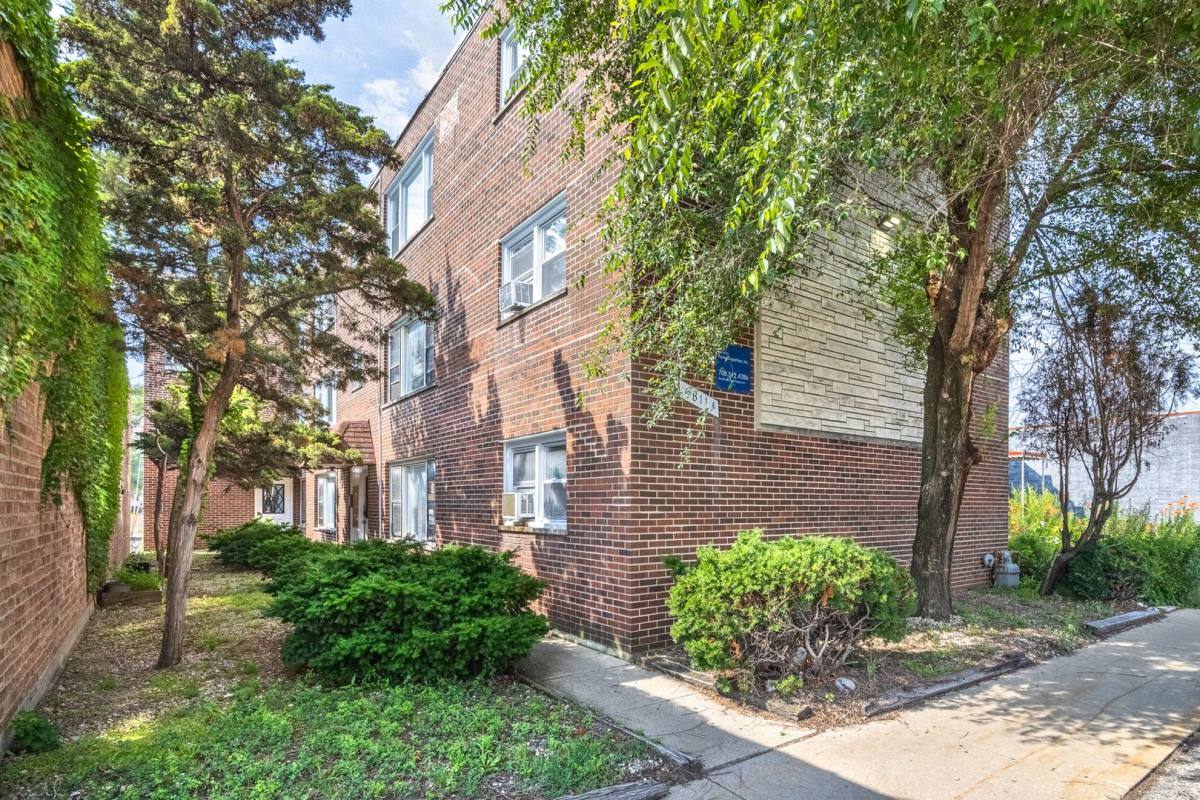 Apartment for rent at 6811A Pershing Rd #6, Berwyn, IL 60402