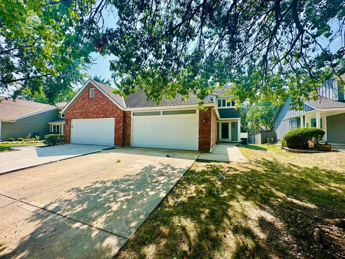 House for rent at 10709 W 115th Terrace, Overland Park, KS 66210