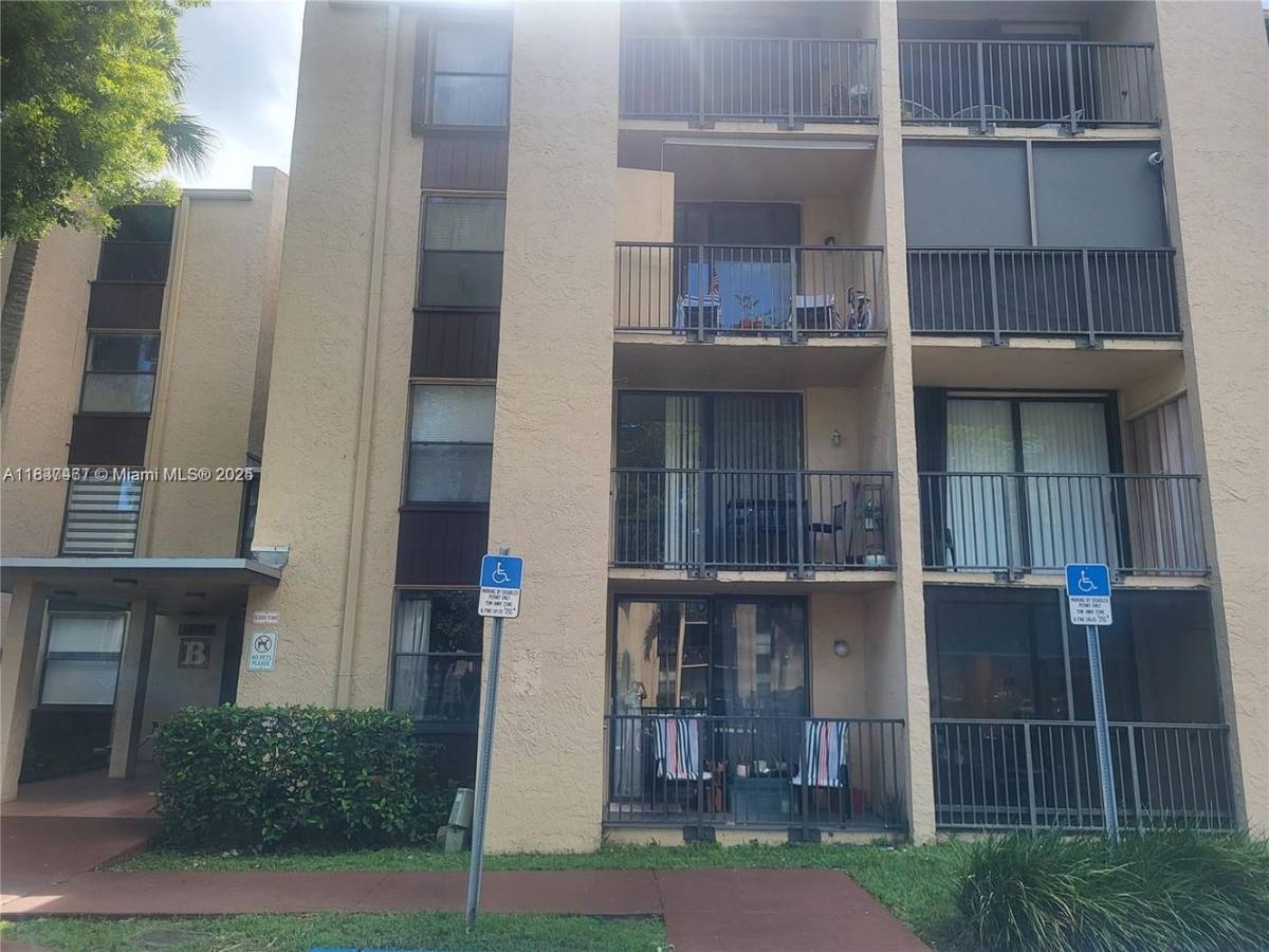 Apartment for rent at 14301 N Kendall Dr #308B, Miami, FL 33186