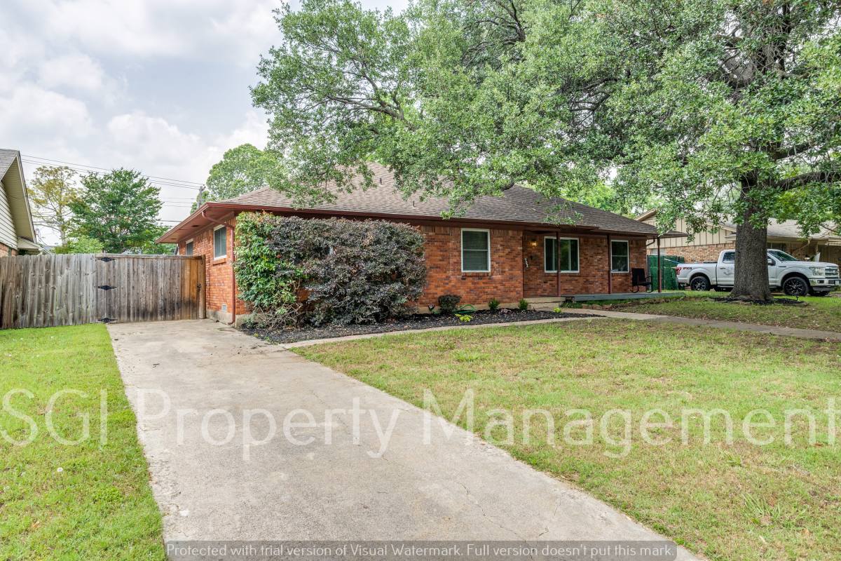 House for rent at 702 S Waterview Dr, Richardson, TX 75080