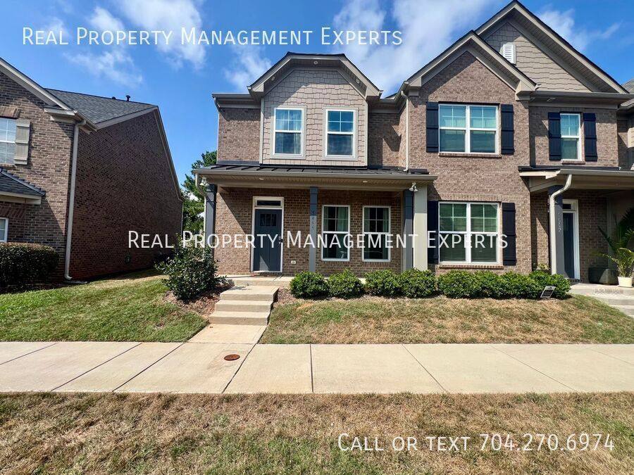 Townhouse for rent at 5666 Stafford Rd, Charlotte, NC 28215