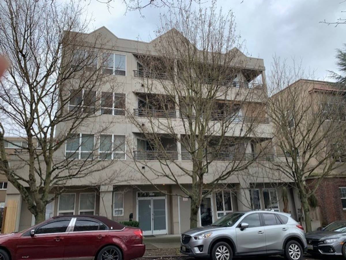 Apartment for rent at 528 3rd Ave W, Seattle, WA 98119
